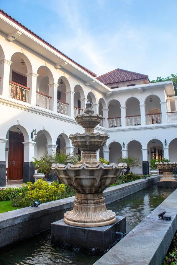 Daroessalam Syariah Heritage Hotel Pasuruan Bagian luar foto