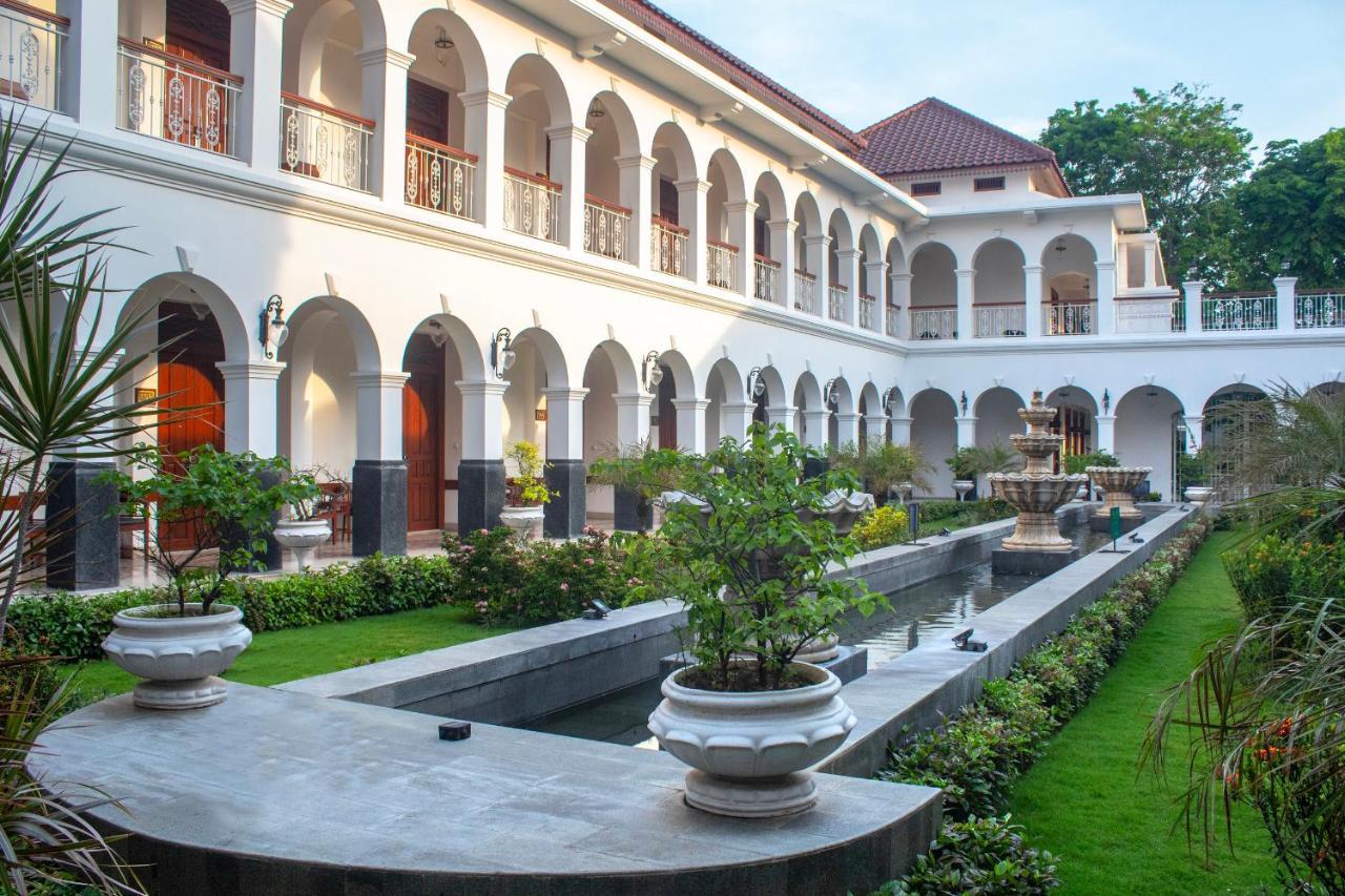 Daroessalam Syariah Heritage Hotel Pasuruan Bagian luar foto