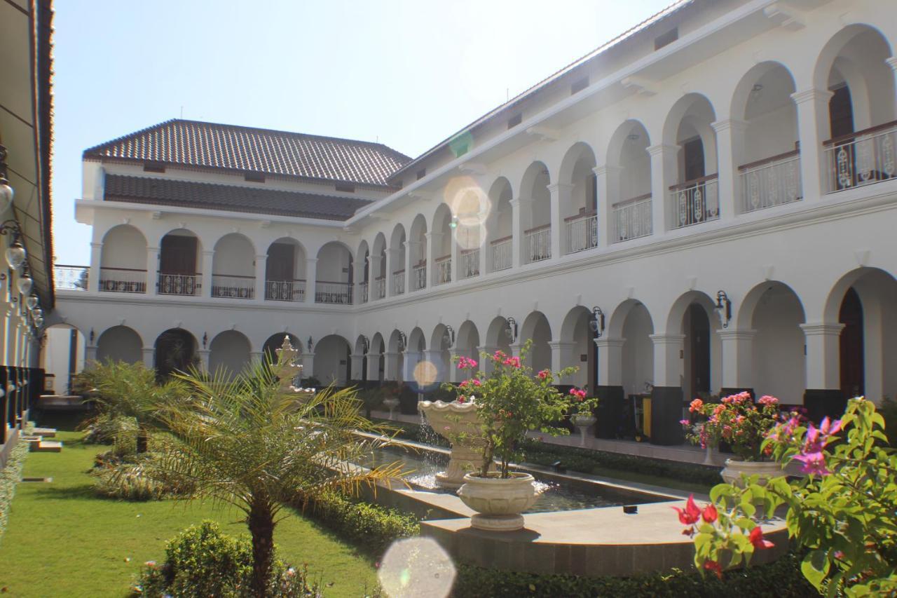 Daroessalam Syariah Heritage Hotel Pasuruan Bagian luar foto